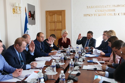 Комитет по законодательству о госстроительстве готовит вопросы к сессии